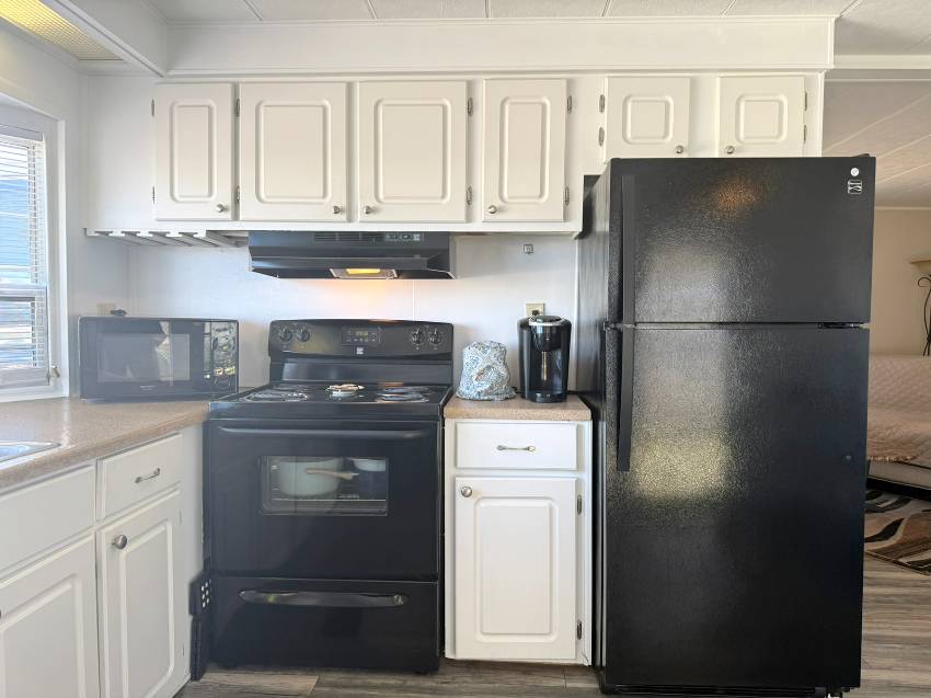 Ellenton, FL Mobile Home for Sale located at 49 Colony Dr Colony Cove